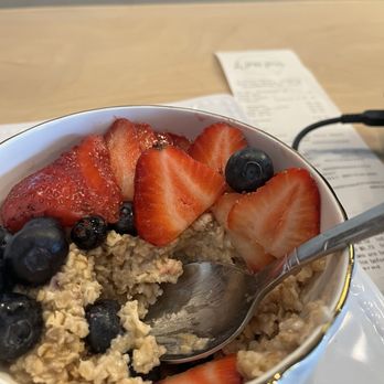 Le Petit Paris - Mandarin - Oatmeal with fresh fruit - French Near Me - Jacksonville, Florida Le Petit Paris - Mandarin - Oatmeal with fresh fruit - French Near Me - Jacksonville, Florida