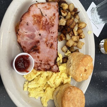 The Monument Café - American Near Me - Georgetown, Texas