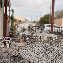 Molcajete"s - Patio on a weekday