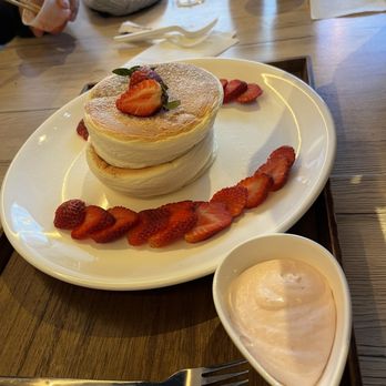 Cafe Remix - Strawberry soufflé pancakes - Cafes Near Me - Seattle, Washington Cafe Remix - Strawberry soufflé pancakes - Cafes Near Me - Seattle, Washington