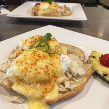 Moena Café - Crab Benedict. - Cafes Near Me - Honolulu, Hawaii