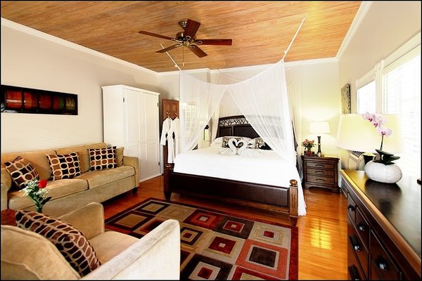 The Guesthouses at Southernmost Beach Resort – Avalon Bed and Breakfast - RECENTLY RESTORED by null