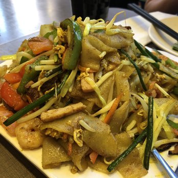 King's Kitchen - Some curry noodle dish - mediocre - Chinese Near Me - New York, New York King's Kitchen - Some curry noodle dish - mediocre - Chinese Near Me - New York, New York