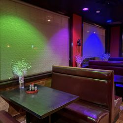 Umami Sushi & Grill - Seating