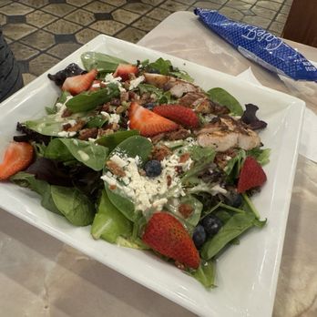 Cafe Express - Strawberry Spinach Salad - Sandwiches Near Me - Houston, Texas