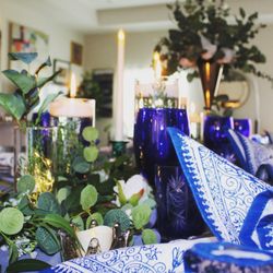 JS Xx’tra Pair of Hands - Blue & white tablescapes