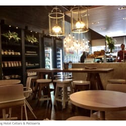 Stirling Cellars & Patisserie - Very comfortable, good service