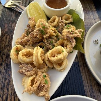Robert’s Tropical Table - Fried calamari - Tapas Bars Near Me - Calistoga, California