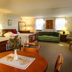 Peg Leg Inn - Room 6 is a spacious first level with two double beds, AC, mini fridge, cable tv and wi-fi.
