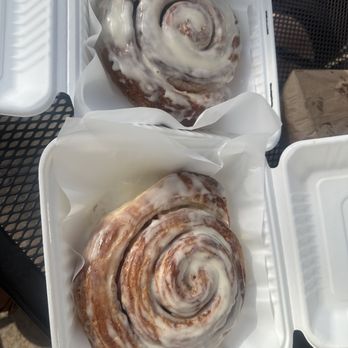 Papi’s Ohana - Cinnamon rolls! - Pizza Near Me - Lahaina, Hawaii Papi’s Ohana - Cinnamon rolls! - Pizza Near Me - Lahaina, Hawaii