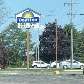 Days Inn by Wyndham Grayling - False advertising! Cockroaches! Beware ! Owner is a liar completely. And very rude to females. - Hotels Near Me - Grayling, Michigan