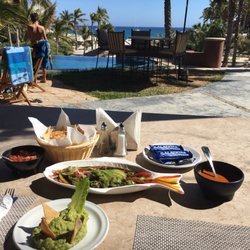 Restuarnate Gran Sueño - Guacamole and sashimi served poolside while the kids play upstairs.