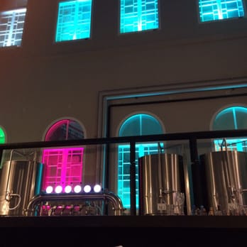 Nowy Browar - A huge place with a great beer but sadly waters are completely uninterested into what the guest want. - Sports Bars Near Me - Szczecin, DS