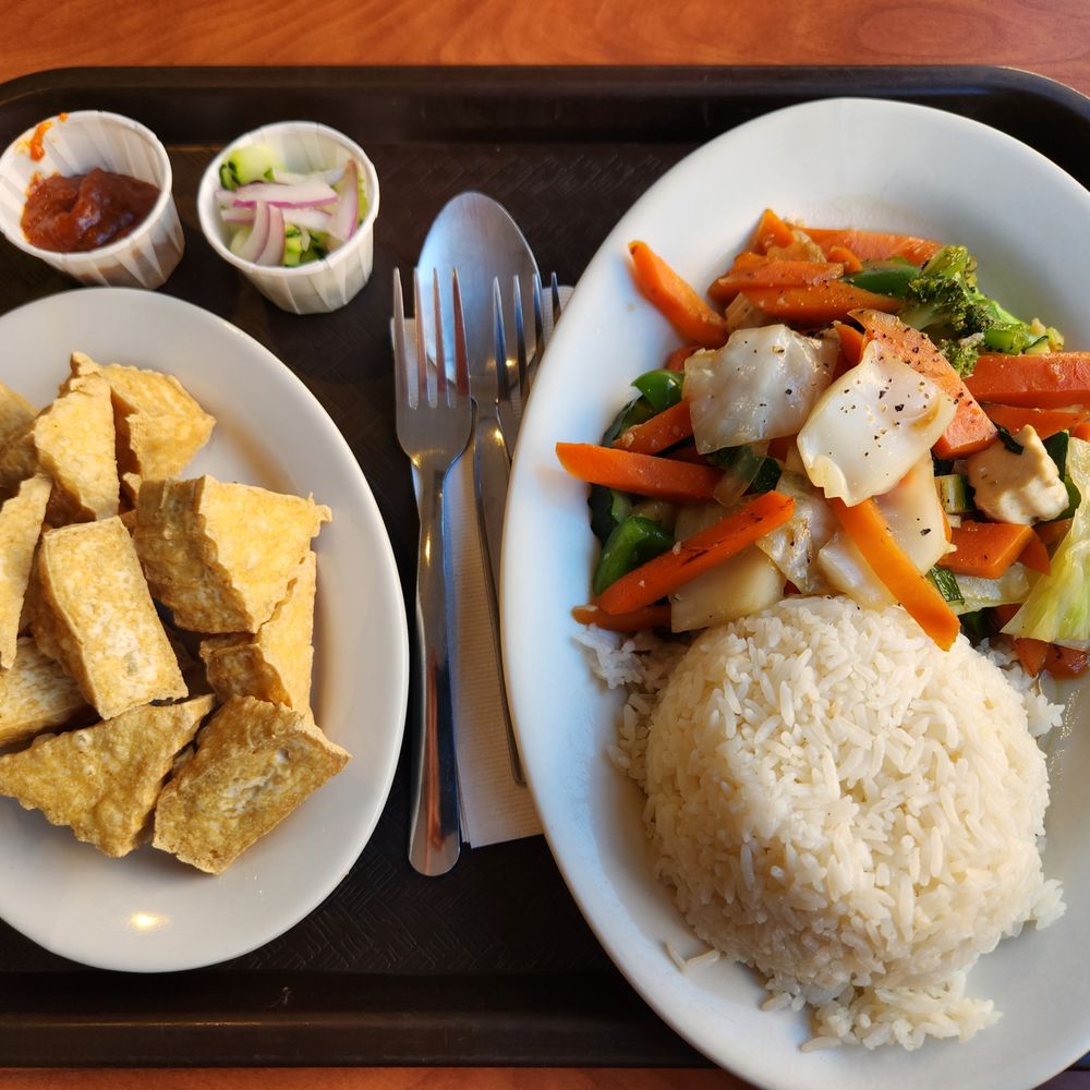 Tofu Satay and Basil Tofu & Vegetable entre Tofu Satay and Basil Tofu & Vegetable entre