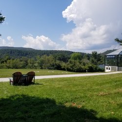 Sharon Rest Area - Seating scattered around the lawn area. Lovely views.
