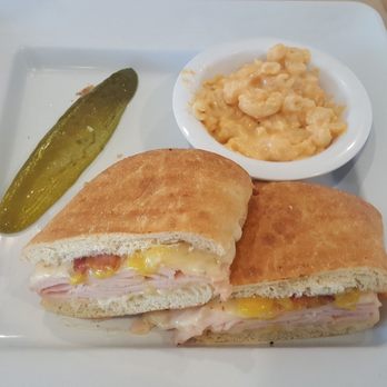 McAlister's Deli - Pepper jack turkey sandwich with side of mac n cheese - Salad Near Me - Carbondale, Illinois McAlister's Deli - Pepper jack turkey sandwich with side of mac n cheese - Salad Near Me - Carbondale, Illinois