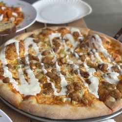 Ragú - Buffalo chicken pizza