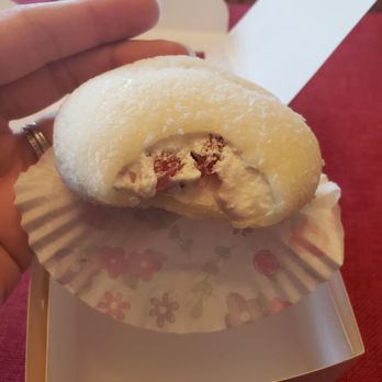 Romanteac Bubble Tea - Strawberry and whipped cream mochi. Amazing. SO soft and fluffy! - Bubble Tea Near Me - Albany, New York