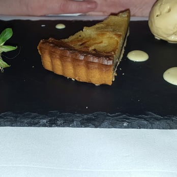 Kinnitty Castle - Apple and pear tart - Hotels Near Me - Birr, OY