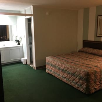 Colony House Motor Lodge - Hotels Near Me - Roanoke, Virginia