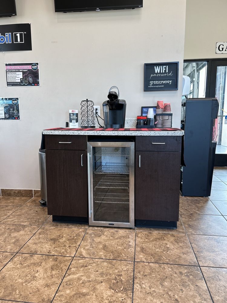 GREASE MONKEY Updated September 2024 12 Photos & 14 Reviews 2205