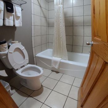 Moab Rustic Inn - Bathroom - Hotels Near Me - Moab, Utah