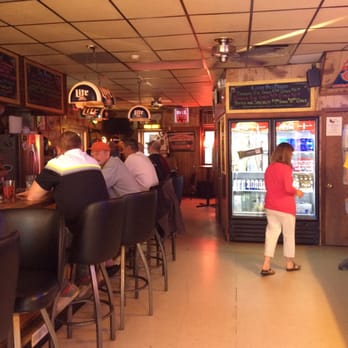 Gold Room Bar & Grill - people sitting at the bar - Dive Bars Near Me - Galena, Illinois Gold Room Bar & Grill - people sitting at the bar - Dive Bars Near Me - Galena, Illinois
