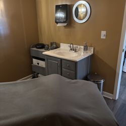 Elite Retreat Salon & Spa - Private massage room for one