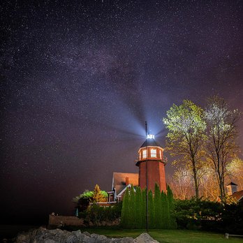 Braddock Point Lighthouse - Guest Houses Near Me - Hilton, New York