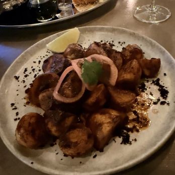 Alana Bar & Tapas - Papas con chile - Tapas Bars Near Me - Palm Springs, California
