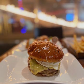 Gordon Ramsay Burger Las Vegas - Farmhouse Burger - Burgers Near Me - Las Vegas, Nevada