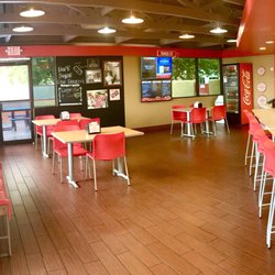 This Dominoes blew us away. An actual sit-down restaurant, with inside and outside eating areas. And, it's clean. Excellent place to eat!!