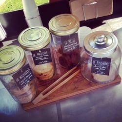 Les Biscuits Voyageurs - Des pots en verre qui protègent les biscuits & cookies tout au long de la journée.