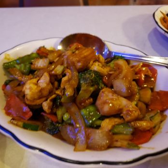 The Alley Connection - a plate of chicken and vegetables - Chinese Near Me - Kalispell, Montana The Alley Connection - a plate of chicken and vegetables - Chinese Near Me - Kalispell, Montana
