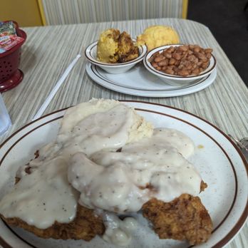 Mama Zoe Michael's - Savannah fried chicken with mashed potatoes and gravy - Southern Near Me - Winston-Salem, North Carolina Mama Zoe Michael's - Savannah fried chicken with mashed potatoes and gravy - Southern Near Me - Winston-Salem, North Carolina
