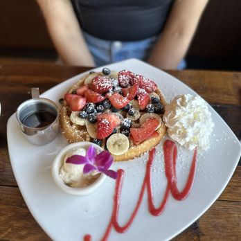 La Parada Cafe - Berry waffle - Mexican Near Me - Reno, Nevada