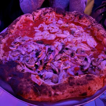 Song E Napule - Half and half pizza - Pizza Near Me - New York, New York Song E Napule - Half and half pizza - Pizza Near Me - New York, New York
