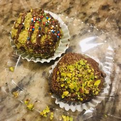 Madent Al-Taybat Roastery - Two pieces of chocolate