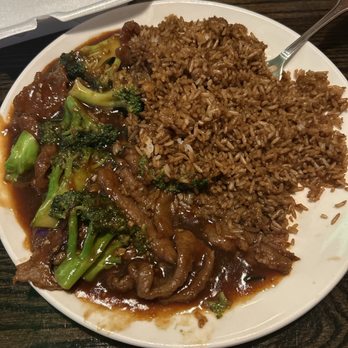 Chinese Kitchen Sushi and Grill - Beef w. Broccoli - Chinese Near Me - Chicago, Illinois Chinese Kitchen Sushi and Grill - Beef w. Broccoli - Chinese Near Me - Chicago, Illinois