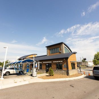 Splash In - Get a car wash at the Splash In located at 7509 Old Branch Ave, Clinton, MD. Don't forget to grab some food inside at our café! - Car Wash Near Me - Clinton, Maryland