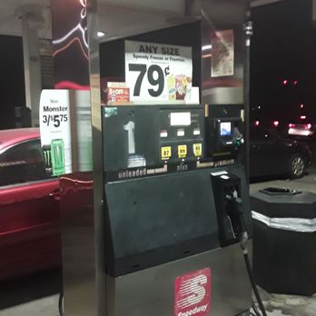 Speedway - The Speedway worse than this is the one where literally all the gas pumps have "no crossing" tape around all the pumps, pathetic - Gas Stations Near Me - Louisville, Kentucky