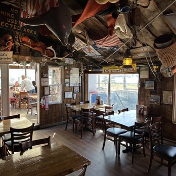 Flo's Clam Shack - the interior of a restaurant - Seafood Near Me - Middletown, Rhode Island