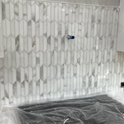 Half Picket Calacatta Gold Marble & Thassos Marble with Mapei Avalanche Grout