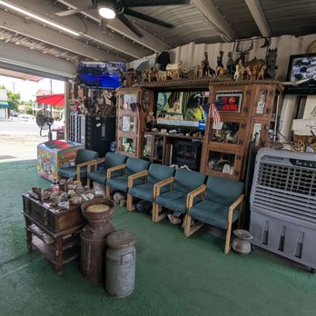 Rodeo Hand Car Wash & Detail - Customer Seating May 2025 - Auto Detailing Near Me - Clovis, California
