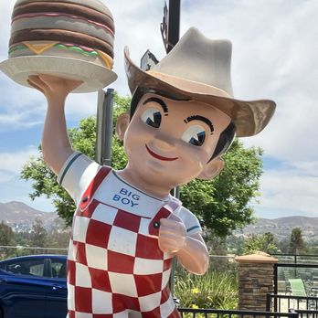 Bob's Big Boy - This guy is amazing! He fits right in Norco - American Near Me - Norco, California Bob's Big Boy - This guy is amazing! He fits right in Norco - American Near Me - Norco, California