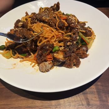Yard House - Spicy beef garlic noodles - American Near Me - Sparks, Nevada