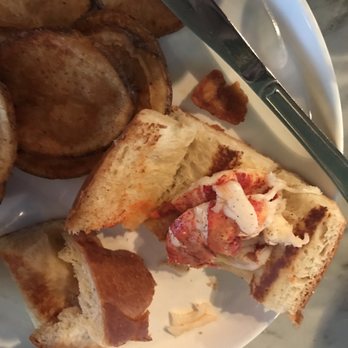 Mignonette - Is this lobster roll an effing prank? - New American Near Me - Miami, Florida Mignonette - Is this lobster roll an effing prank? - New American Near Me - Miami, Florida