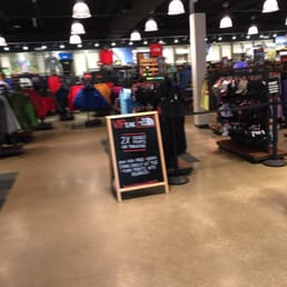 NORTH FACE AURORA FARMS PREMIUM OUTLETS 