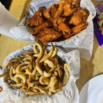 Flyers Wings & Grill - American Near Me - Orlando, Florida Flyers Wings & Grill - American Near Me - Orlando, Florida