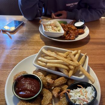 Applebee's Grill + Bar - Shrimp and sweet asian boneless wings - American Near Me - Avon, Ohio